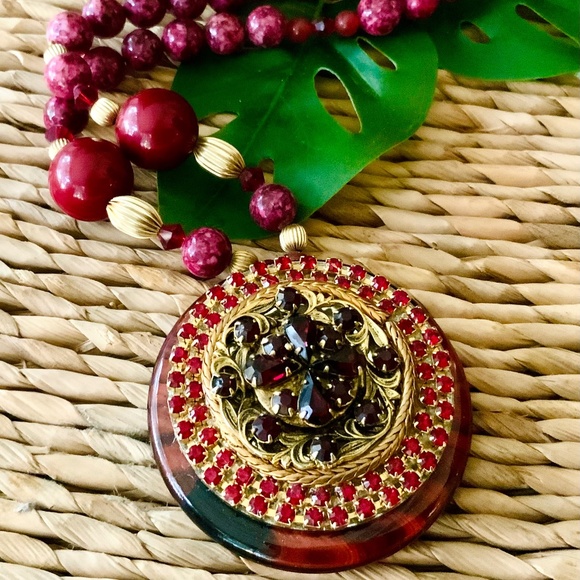 HANDMADE VINTAGE PENDANT STATEMENT NECKLACE Filagree Garnet Crystal Stone Beads - Picture 2 of 11